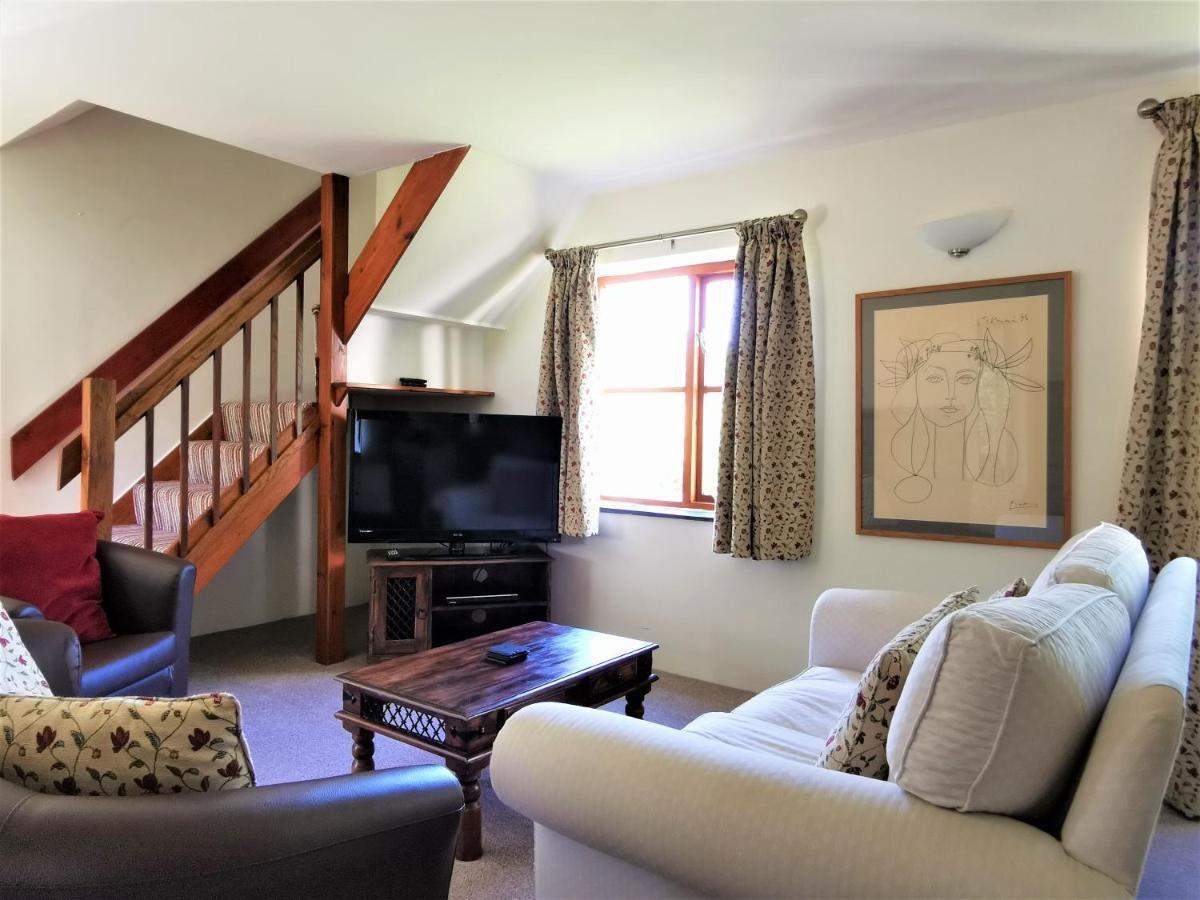 Wellstone Cottages - Honey Coach House Llanfyrnach 외부 사진